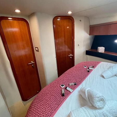 Boat Accommodation Ltd ทอร์คิ ภายนอก รูปภาพ