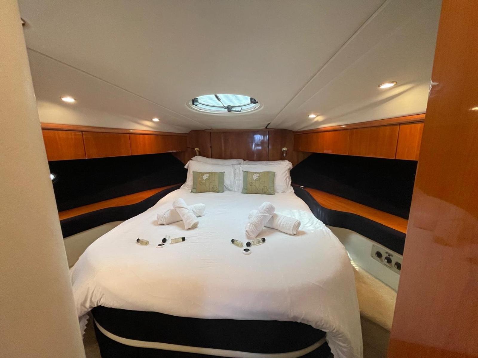 Boat Accommodation Ltd ทอร์คิ ภายนอก รูปภาพ